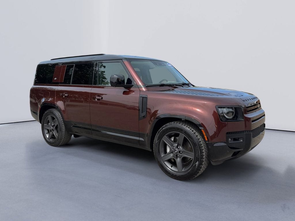 2024 Land Rover Defender 130 X-Dynamic SE P400's photo