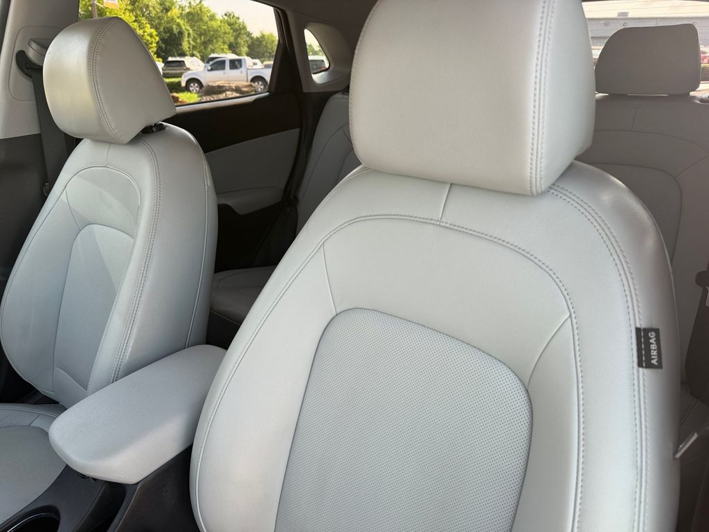 2023 Hyundai Kona Limited - Photo 13