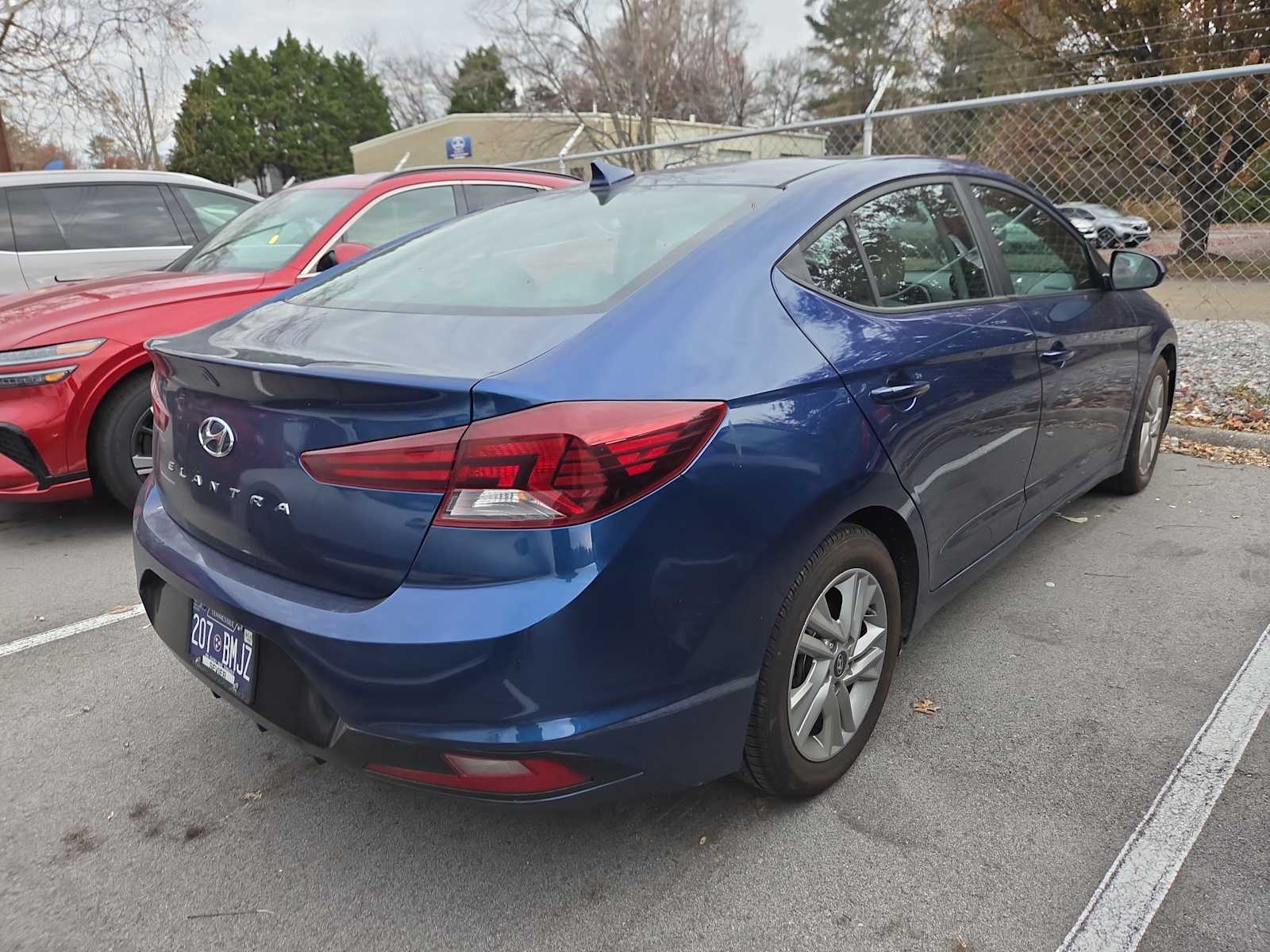 2020 Hyundai Elantra SEL photo 3