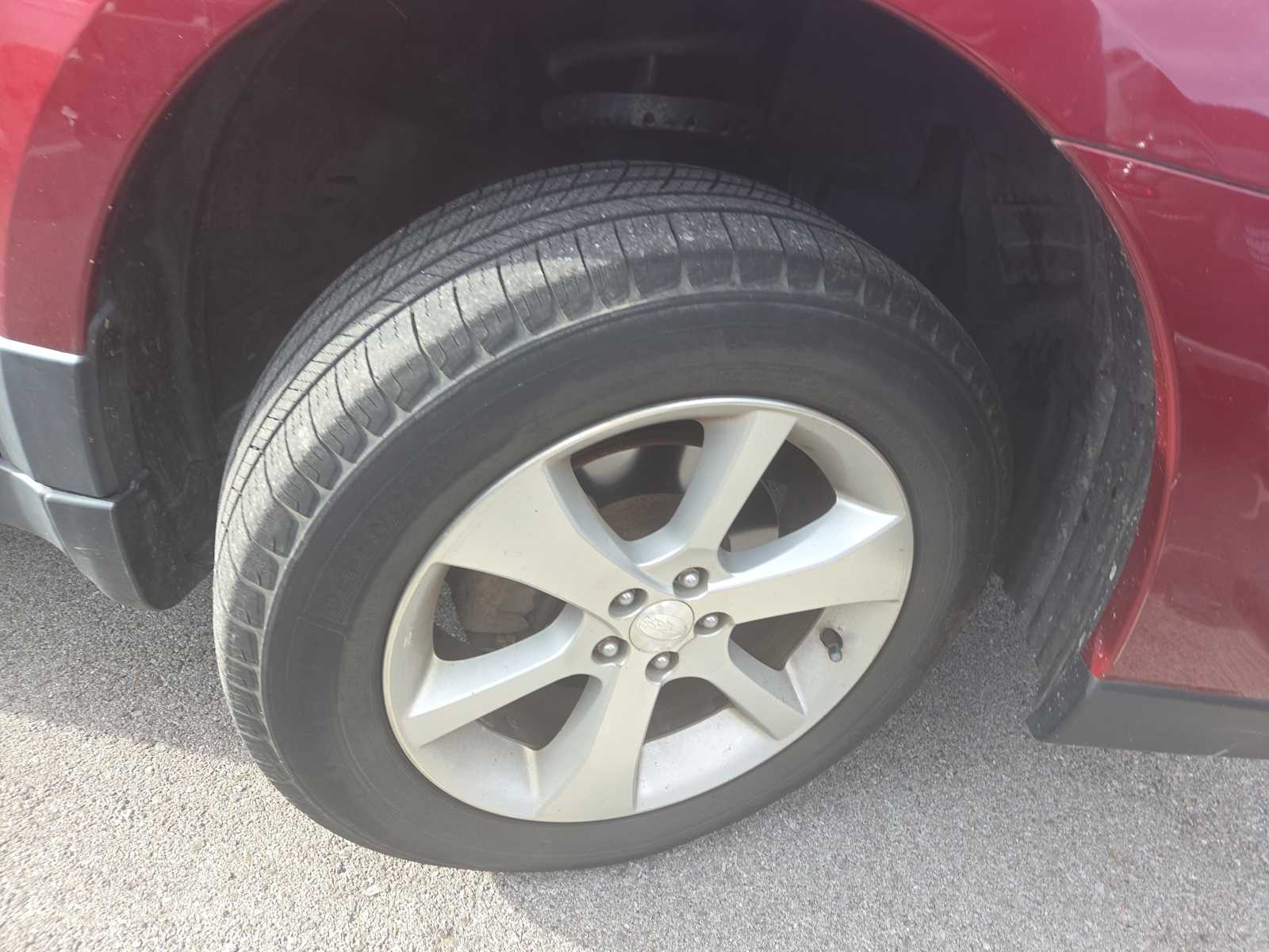 2014 Subaru Outback 2.5i Limited photo 2