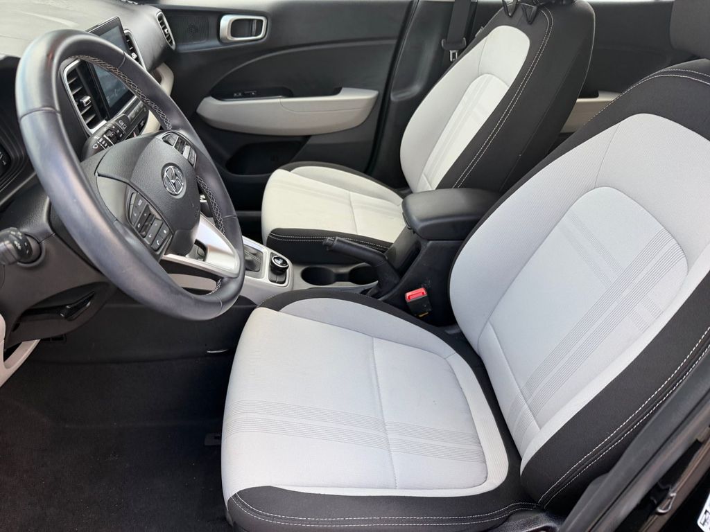 2023 Hyundai Venue SEL - Photo 10