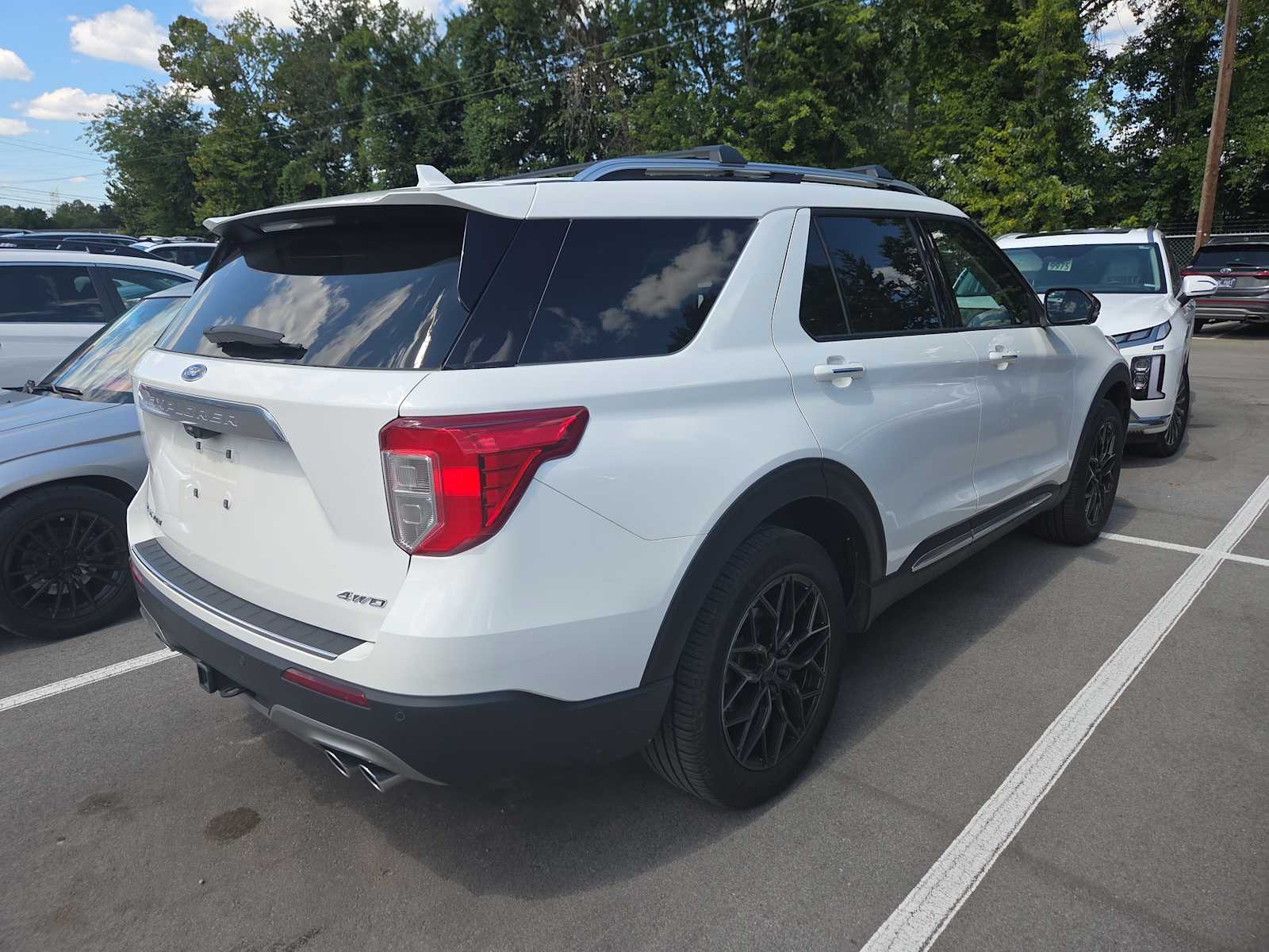 2022 Ford Explorer Platinum photo 3