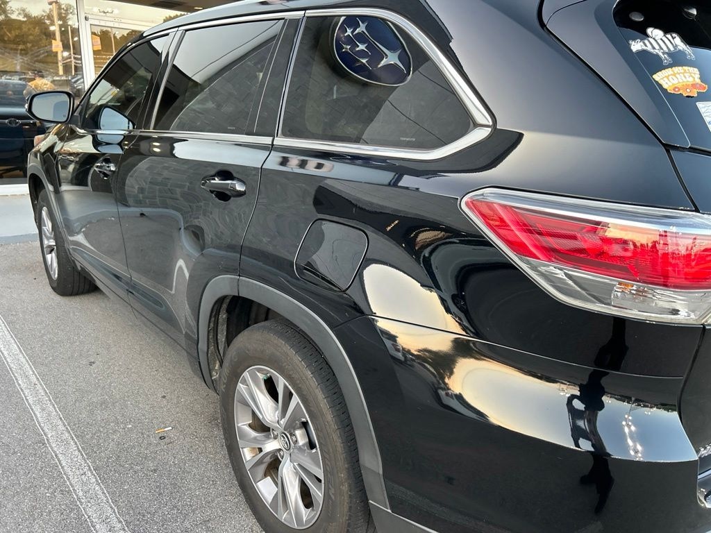 Used 2016 Toyota Highlander LE V6 SUV