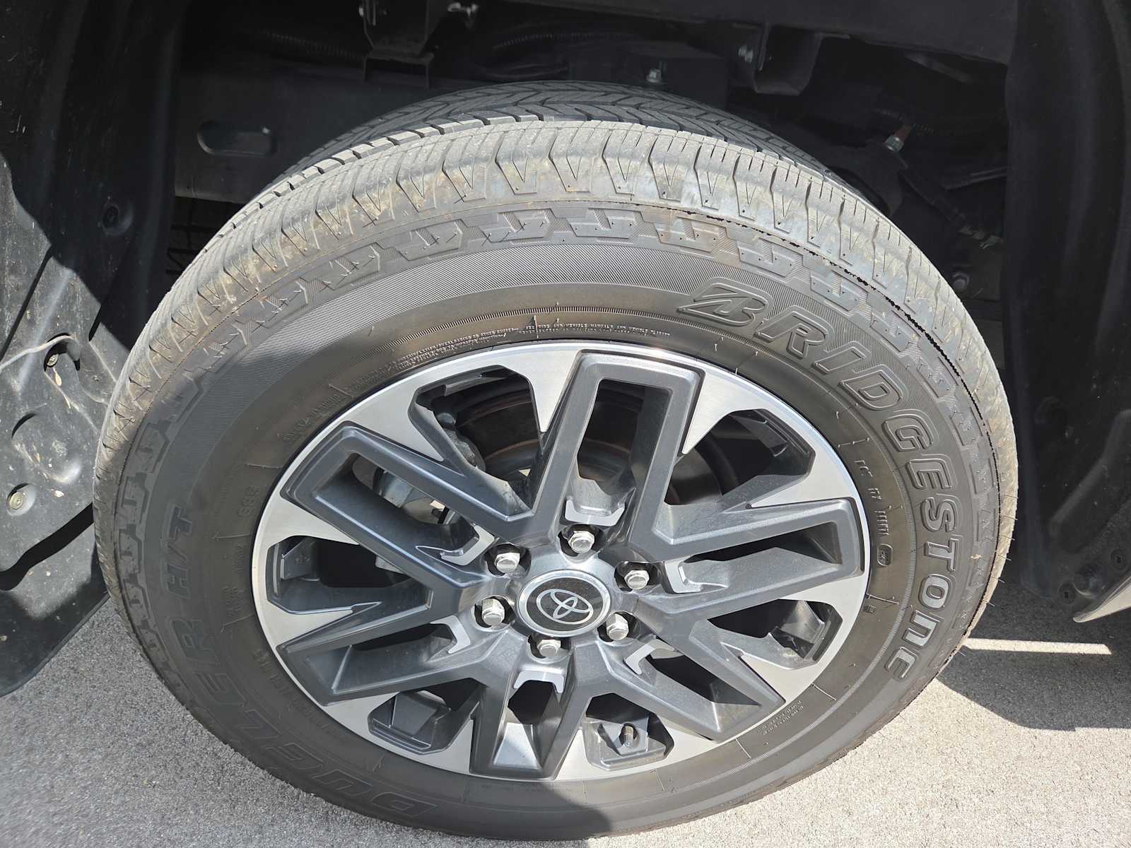 2024 Toyota Tundra Limited CrewMax photo 4