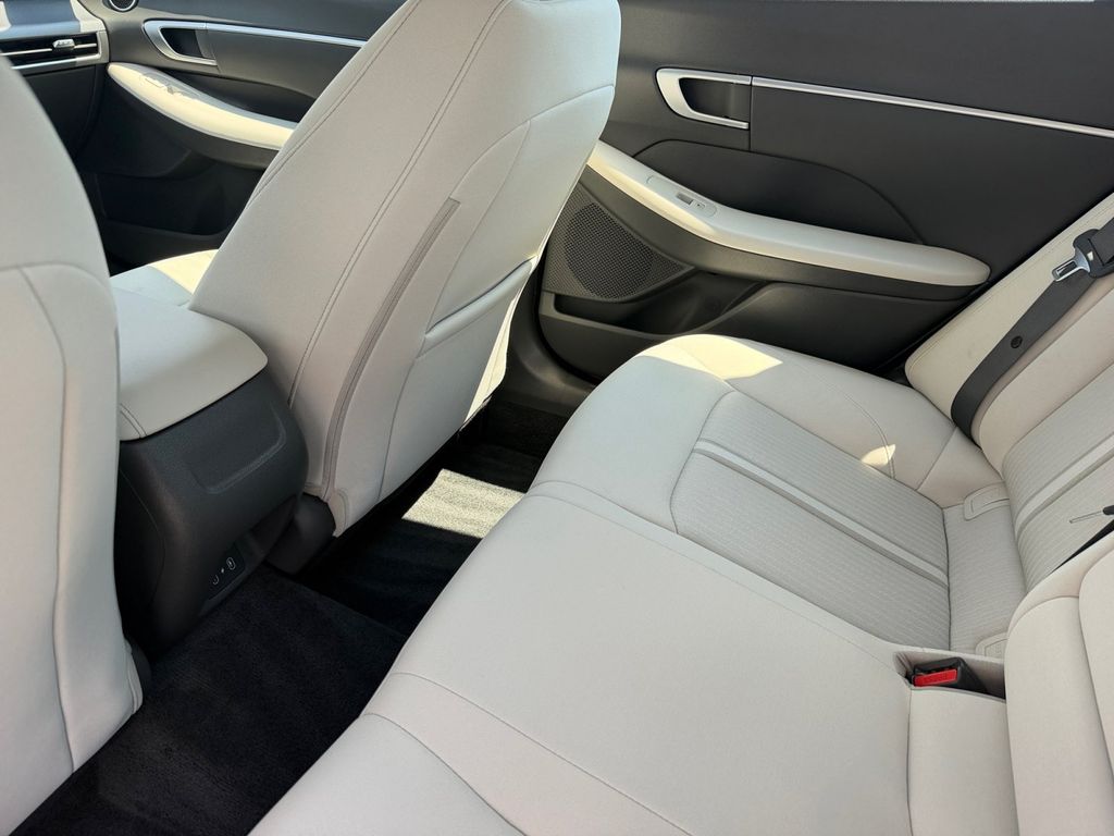 2025 Hyundai Sonata SEL - Photo 14