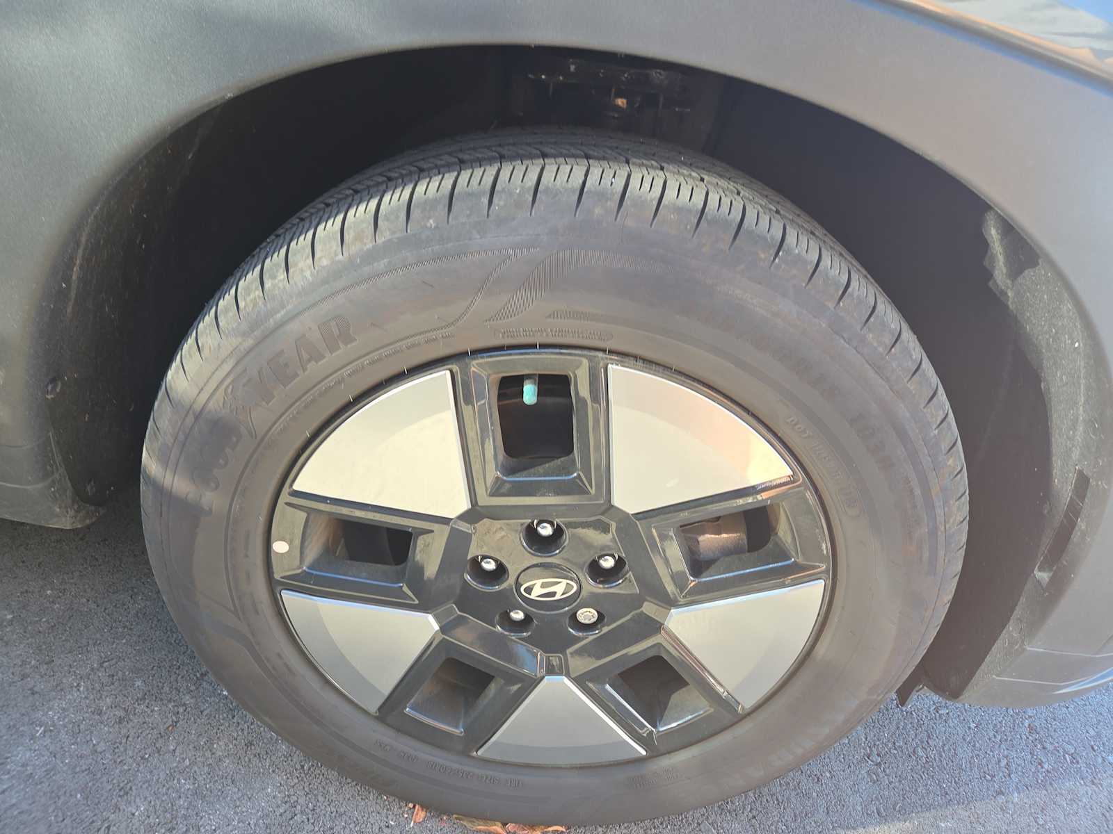 2025 Hyundai Santa Fe SEL photo 2