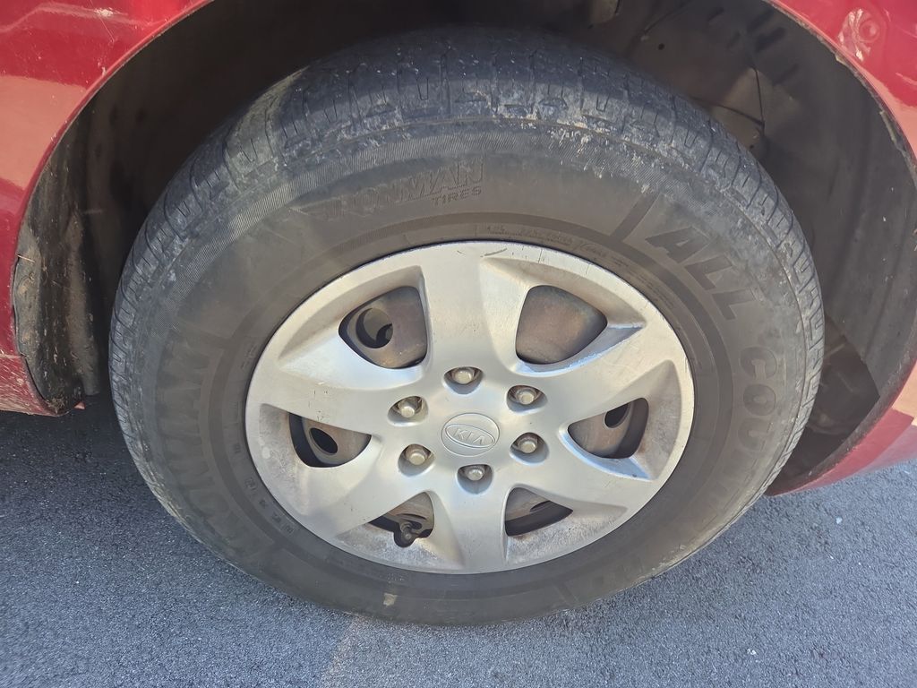 Used 2009 Kia Sedona LX with VIN KNDMB233396315530 for sale in Knoxville, TN