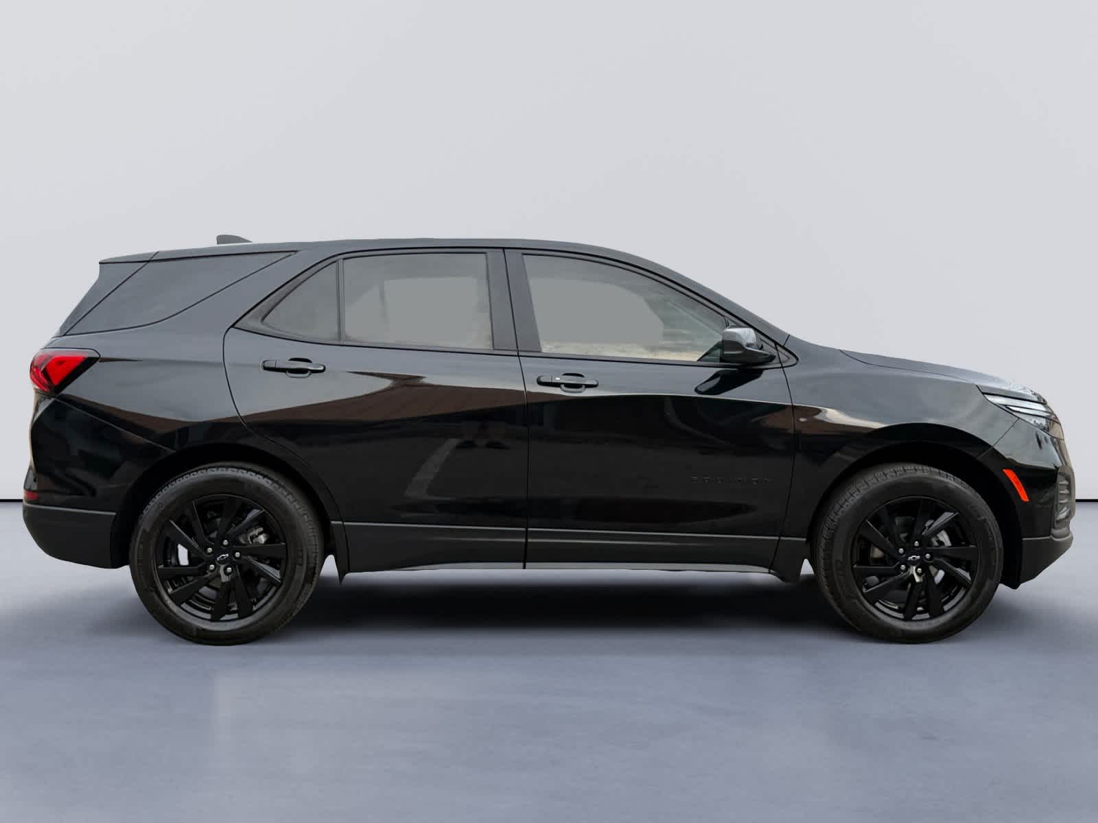 2024 Chevrolet Equinox LS photo 2