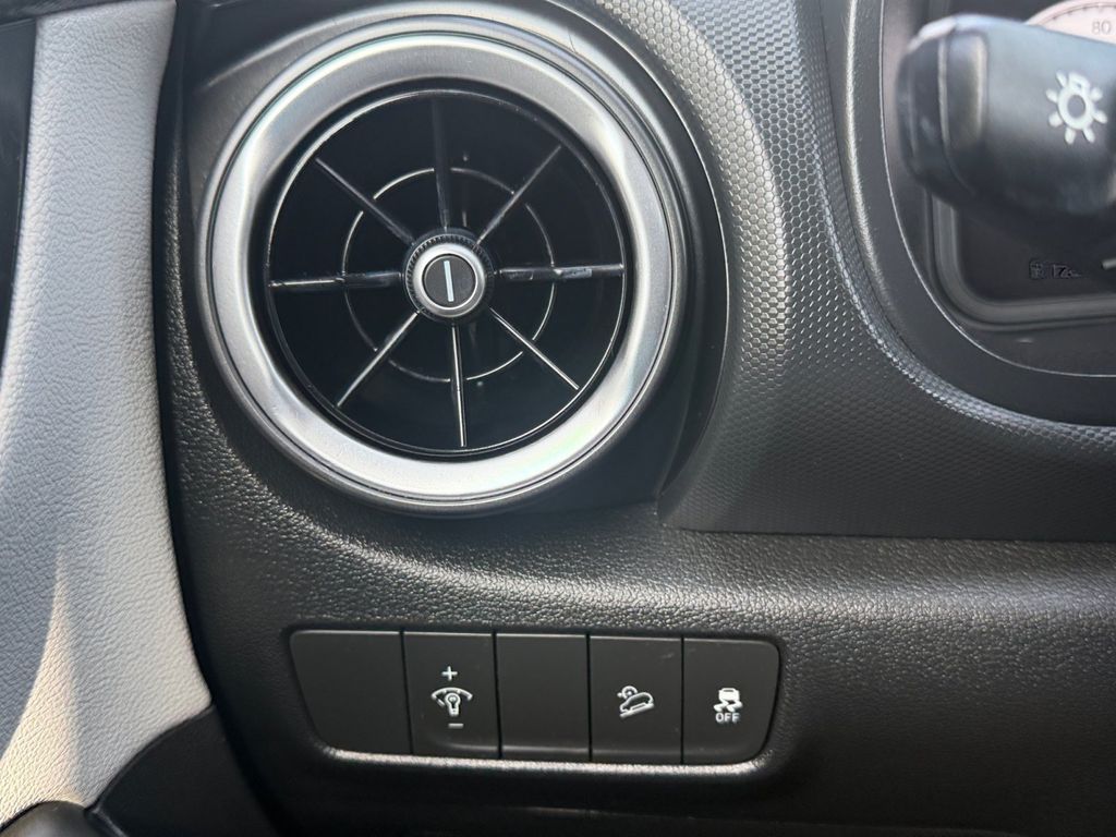 2023 Hyundai Kona Limited - Photo 22