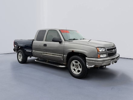 Used 2006 Chevrolet Silverado 1500 LT Truck Extended Cab for Sale in Knoxville, TN