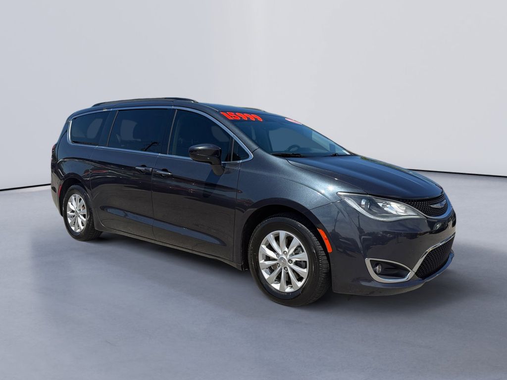 2019 Chrysler Pacifica Touring Plus's photo