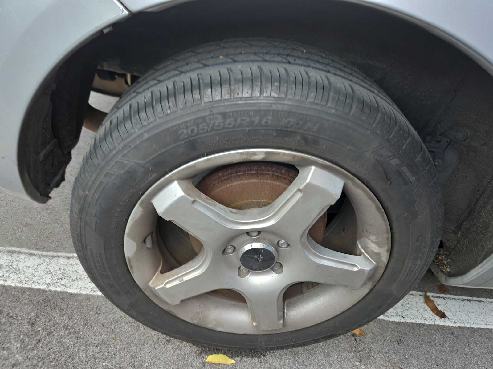 2007 Toyota Corolla Matrix L photo 2