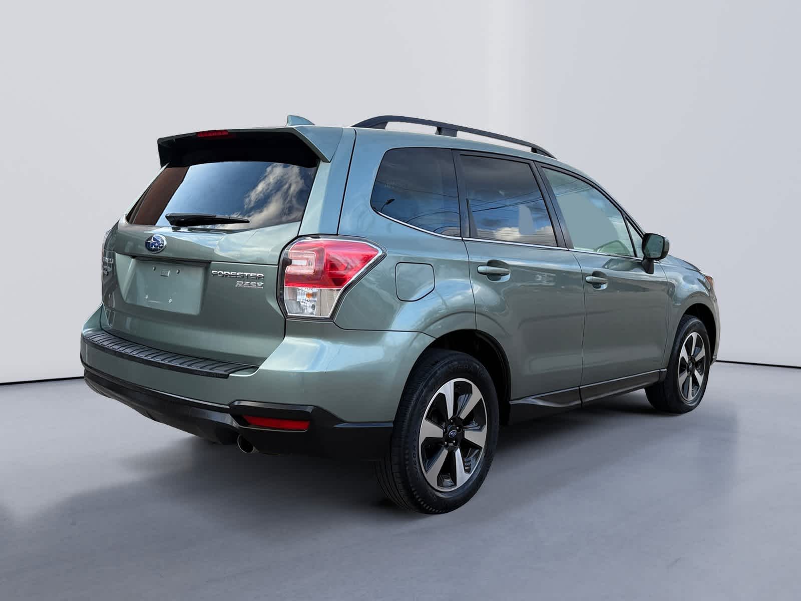 2017 Subaru Forester 2.5i Limited photo 2