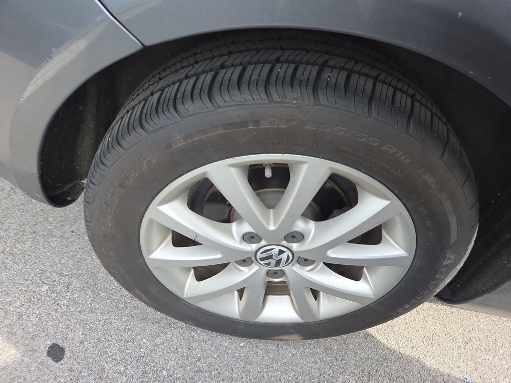 Used 2010 Volkswagen Jetta Limited Sedan