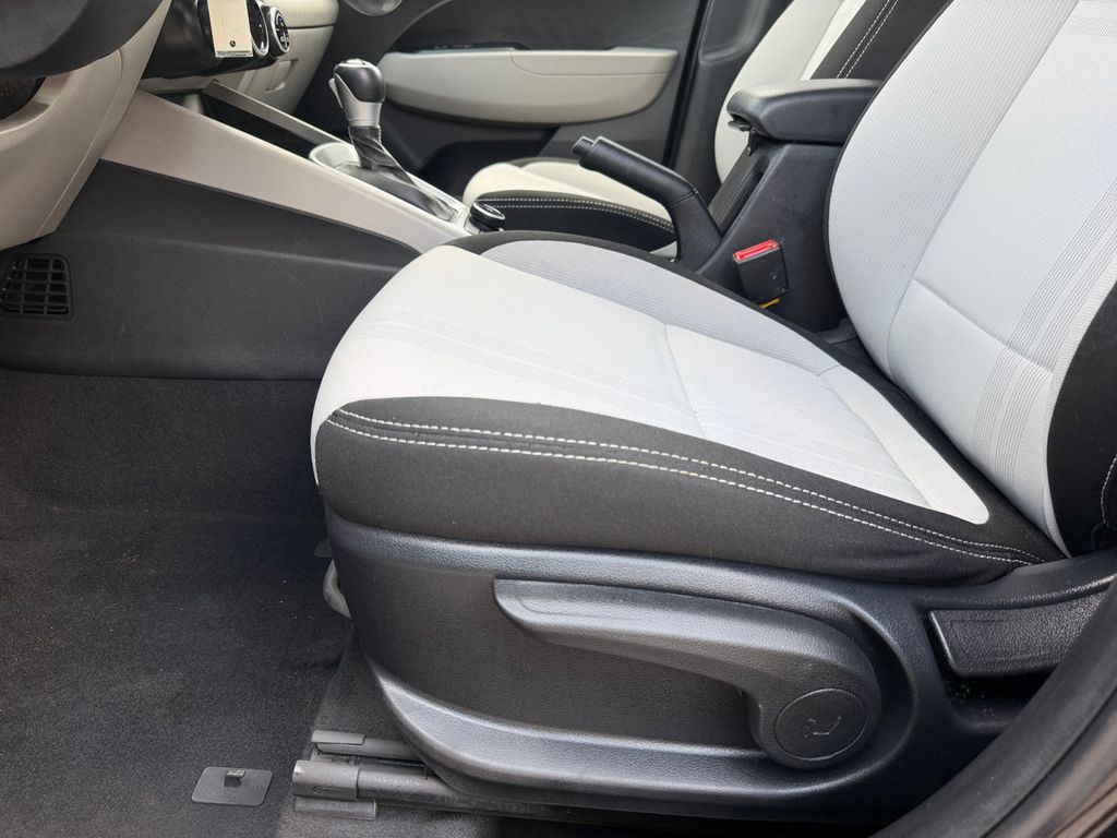 2023 Hyundai Venue SEL - Photo 11