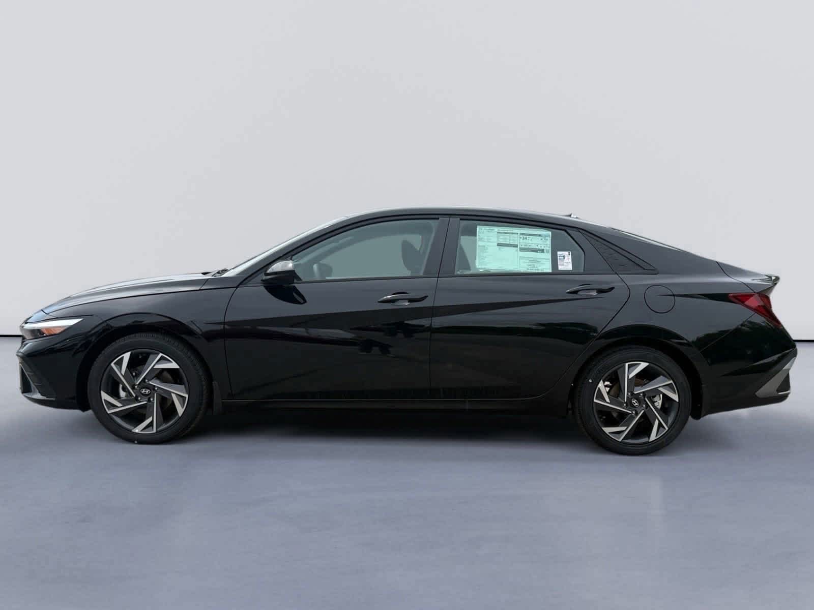 2025 Hyundai Elantra SEL Sport photo 4