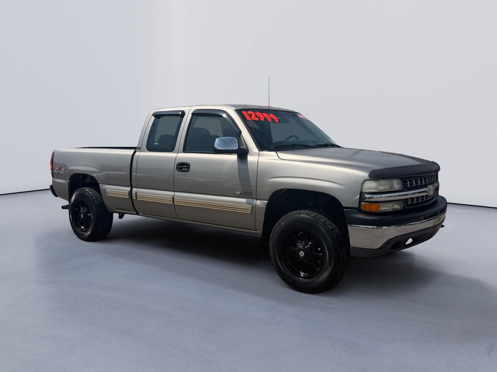 2001 Chevrolet Silverado 1500 1500 4WD Extended Cab SWB LS's photo