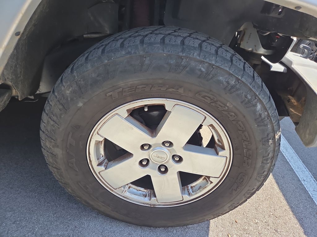 Used 2007 Jeep Wrangler Unlimited Sahara SUV
