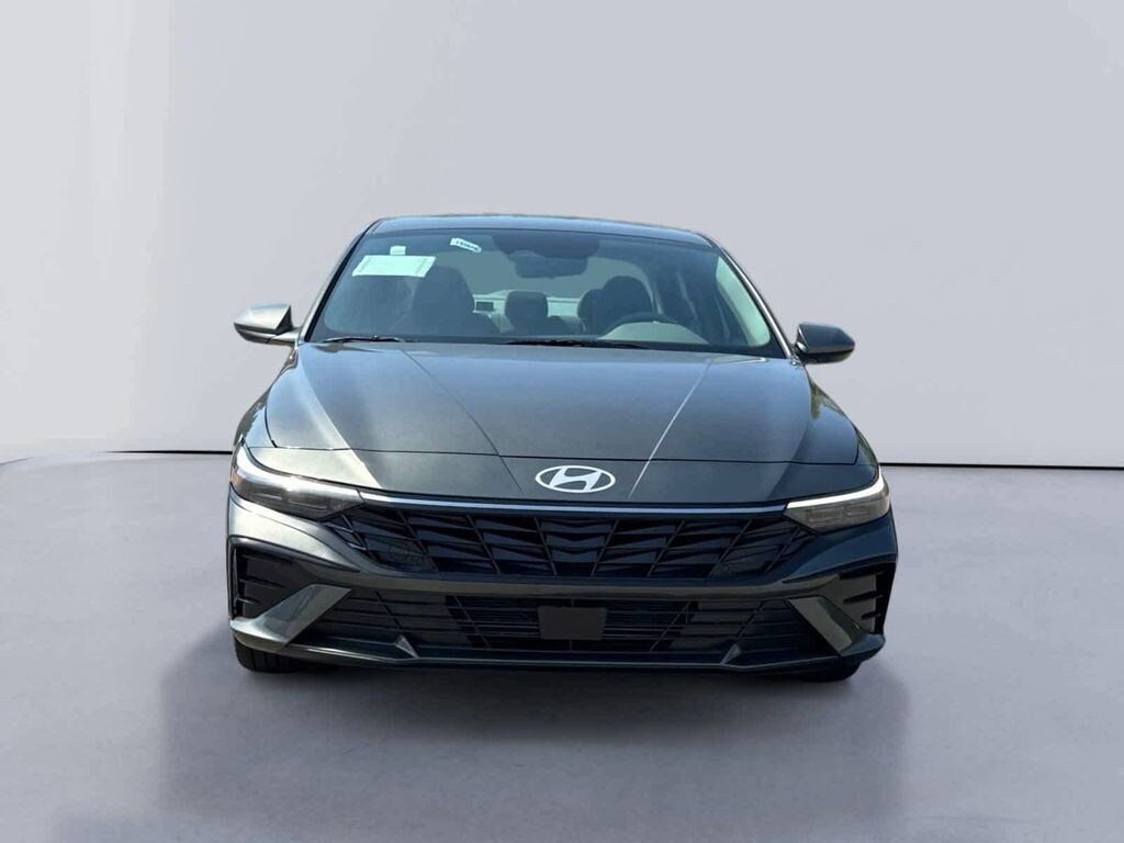 Used 2025 Hyundai Elantra SEL Convenience Sedan