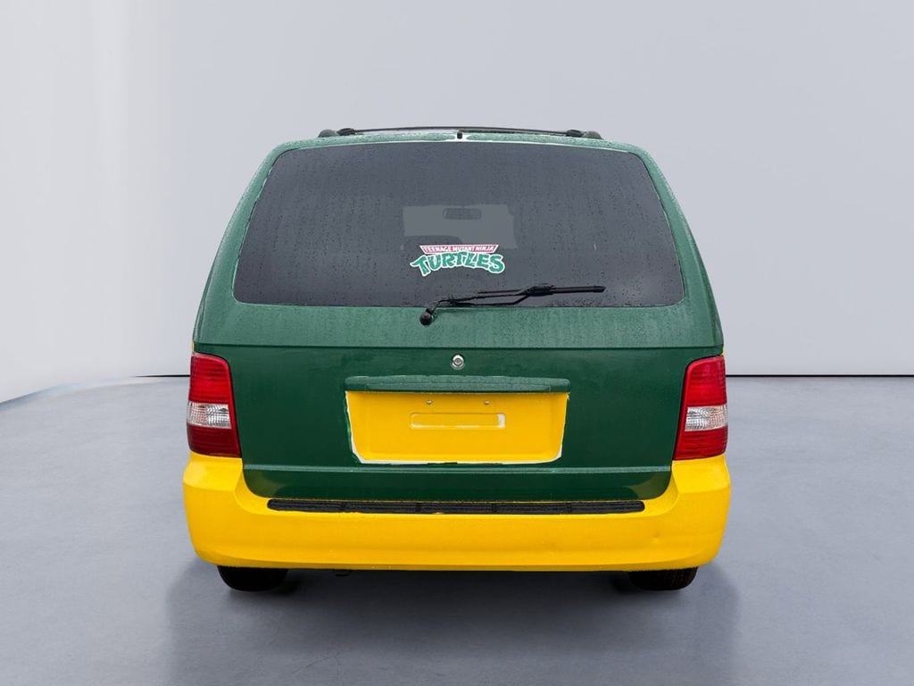 Used 2005 Kia Sedona LX Van