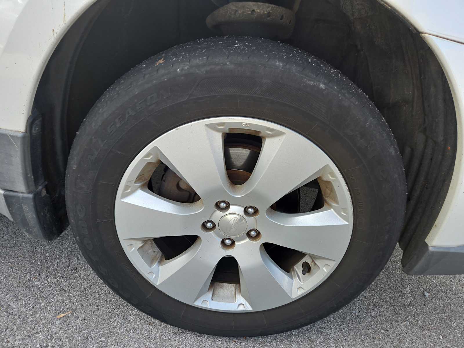 2011 Subaru Outback 2.5i Premium photo 2