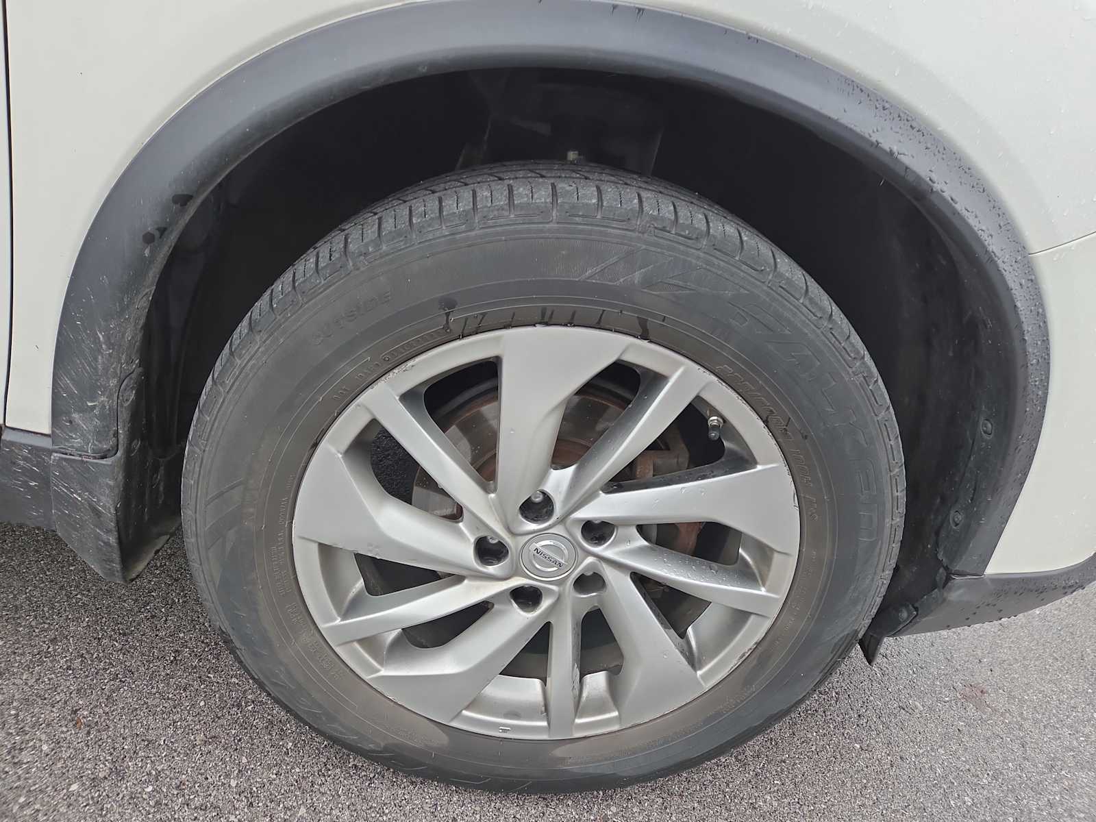 2014 Nissan Rogue SL photo 2