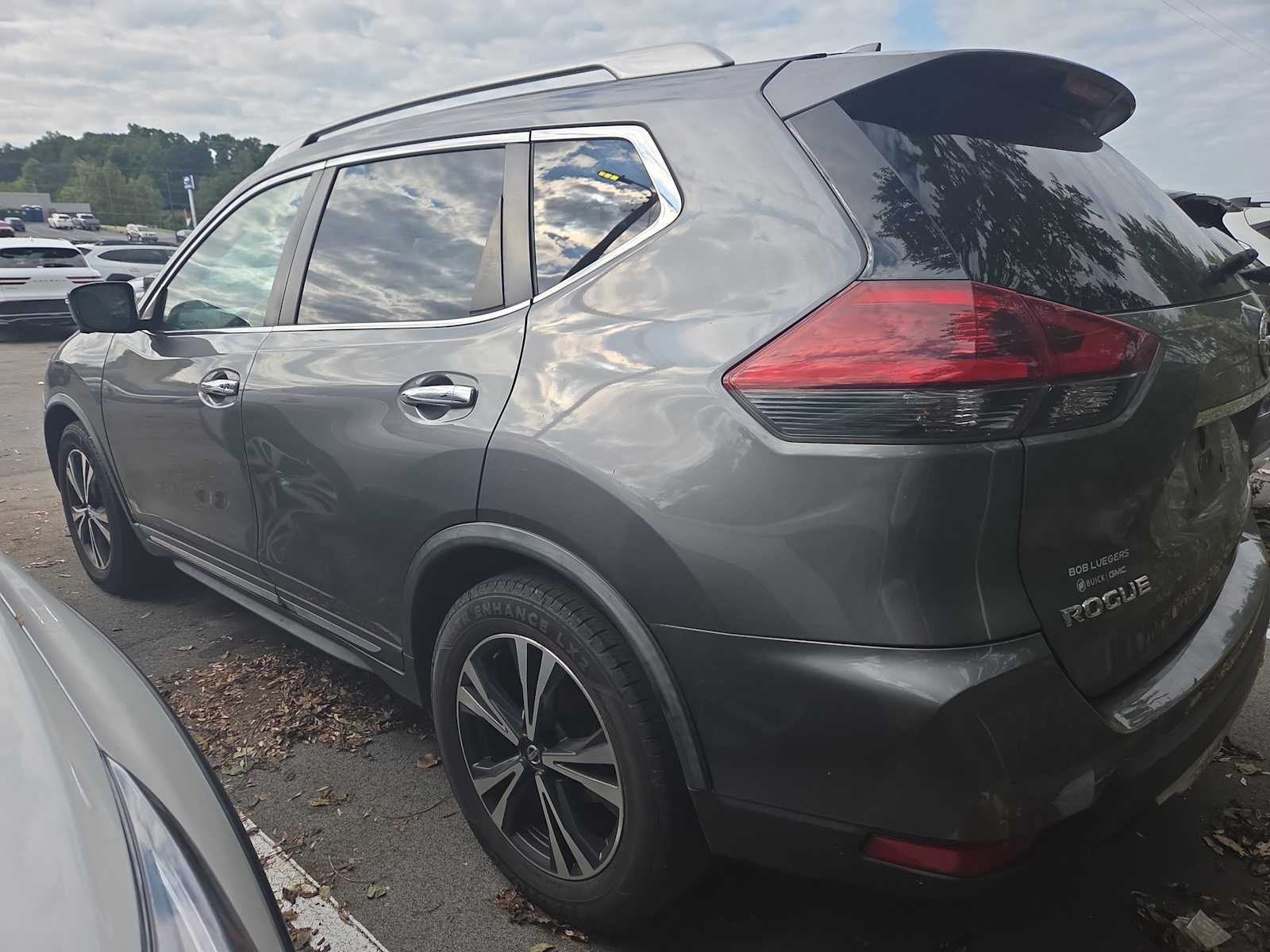 2018 Nissan Rogue SL photo 3