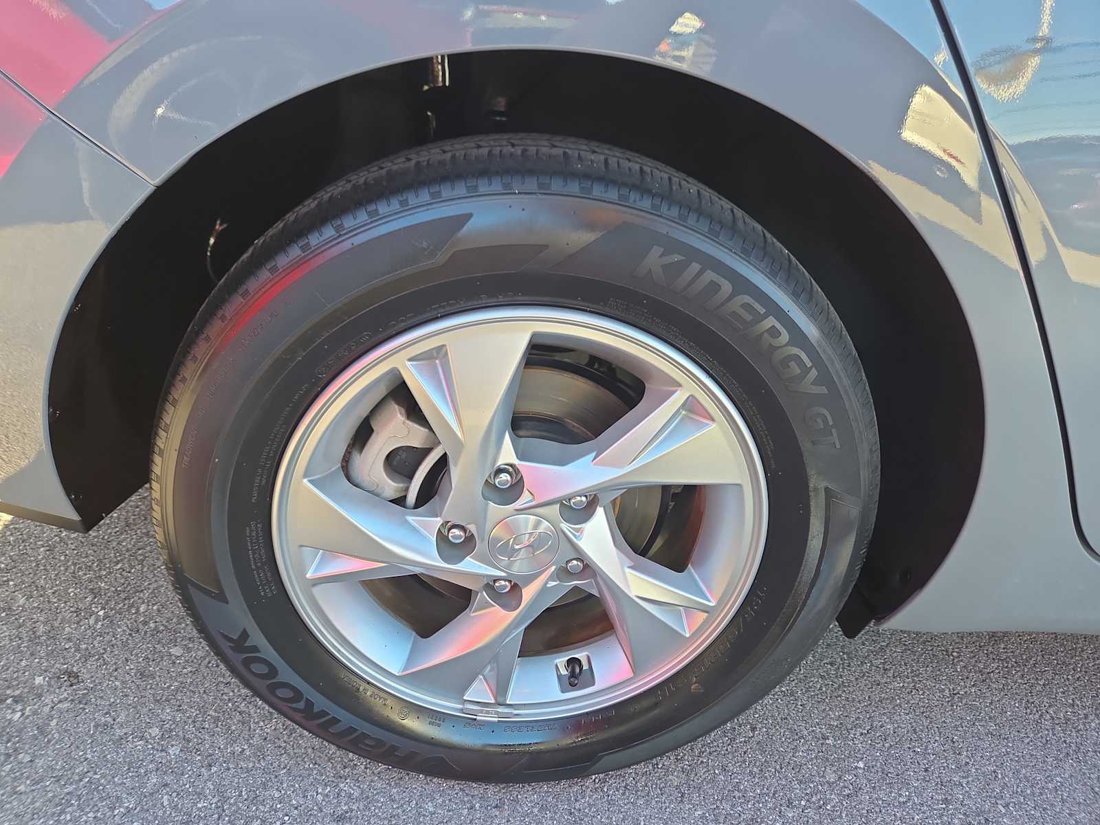 2022 Hyundai Elantra SE photo 2