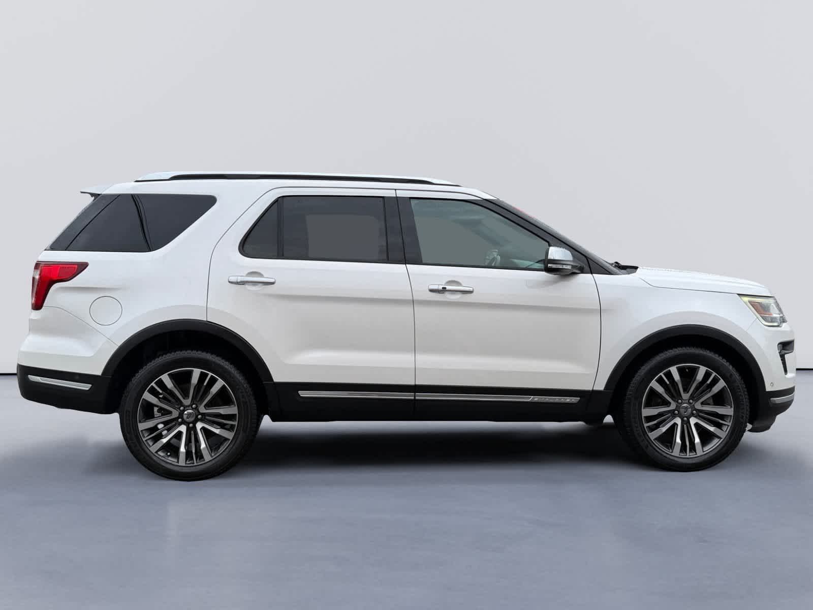 2018 Ford Explorer Platinum photo 2