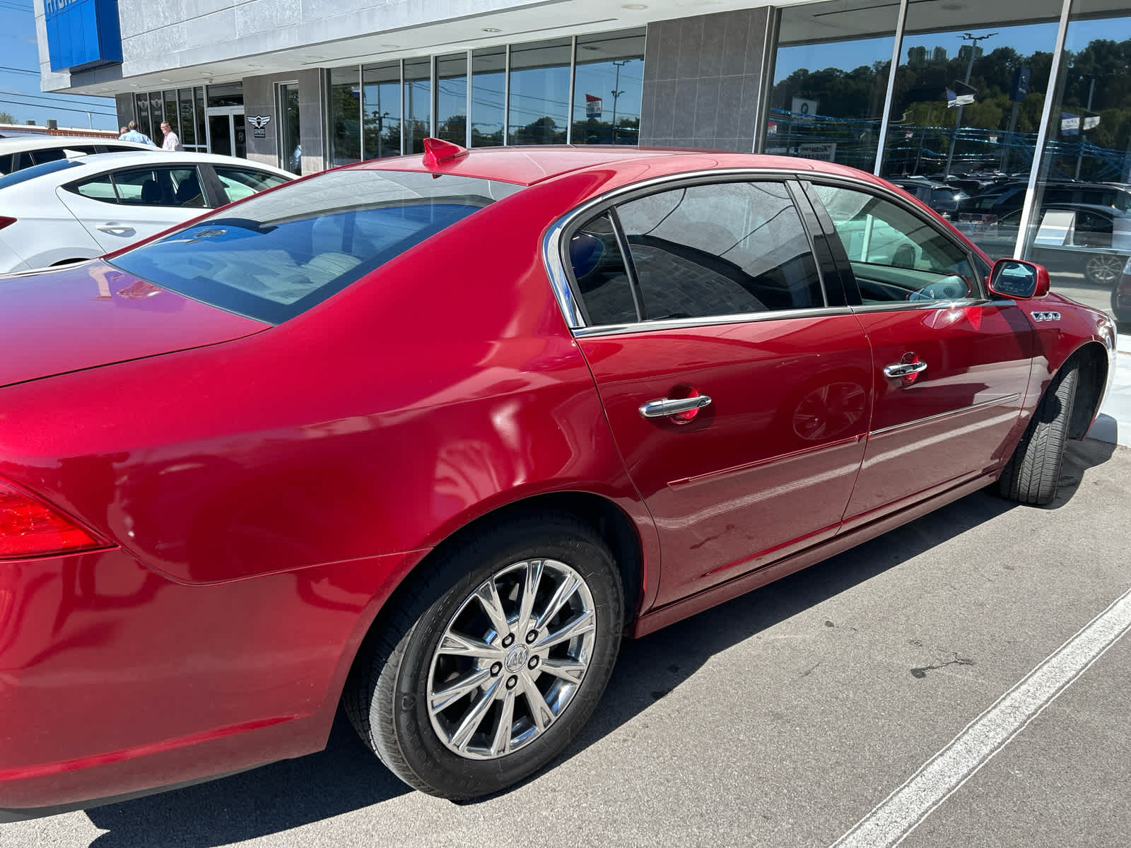 2010 Buick Lucerne CXL photo 2