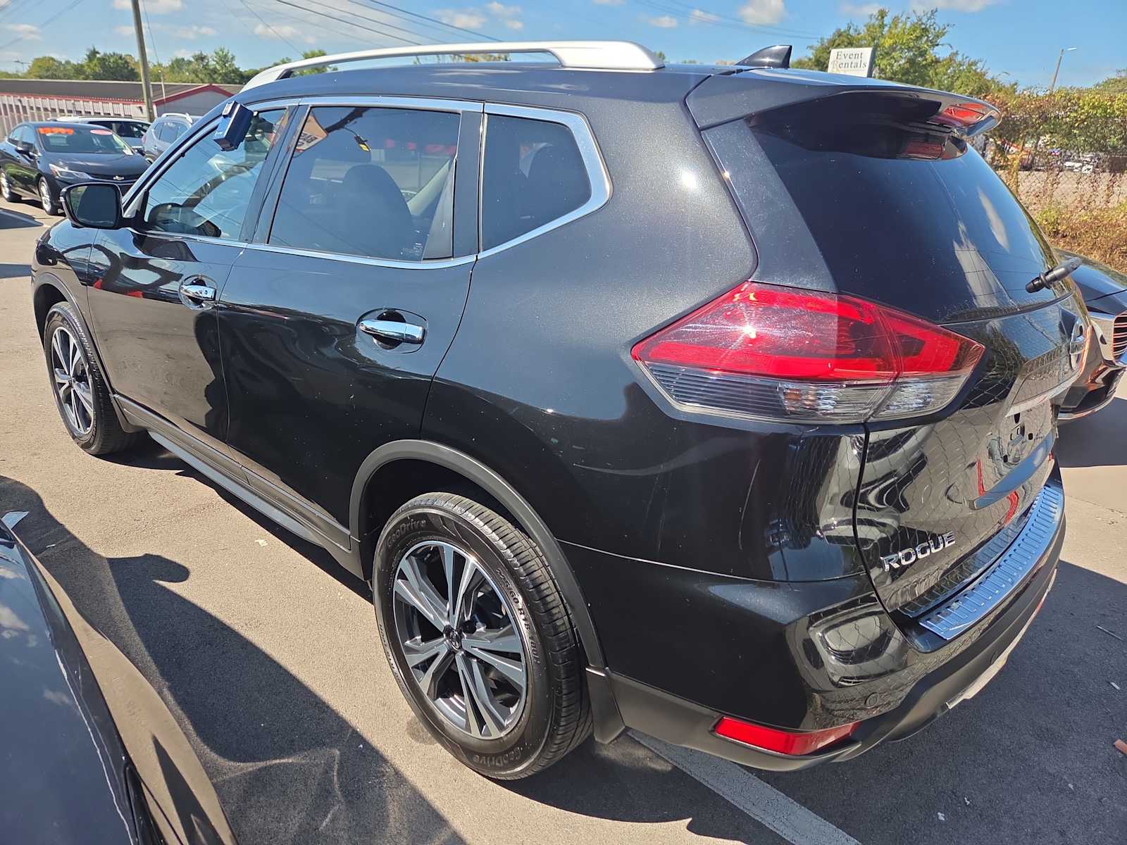 2020 Nissan Rogue SV photo 4
