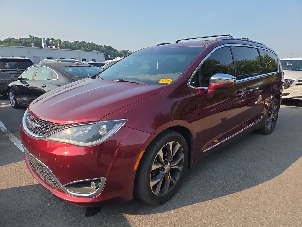 2017 Chrysler Pacifica Limited's photo