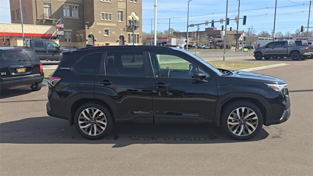 2025 Subaru Forester Touring photo 3