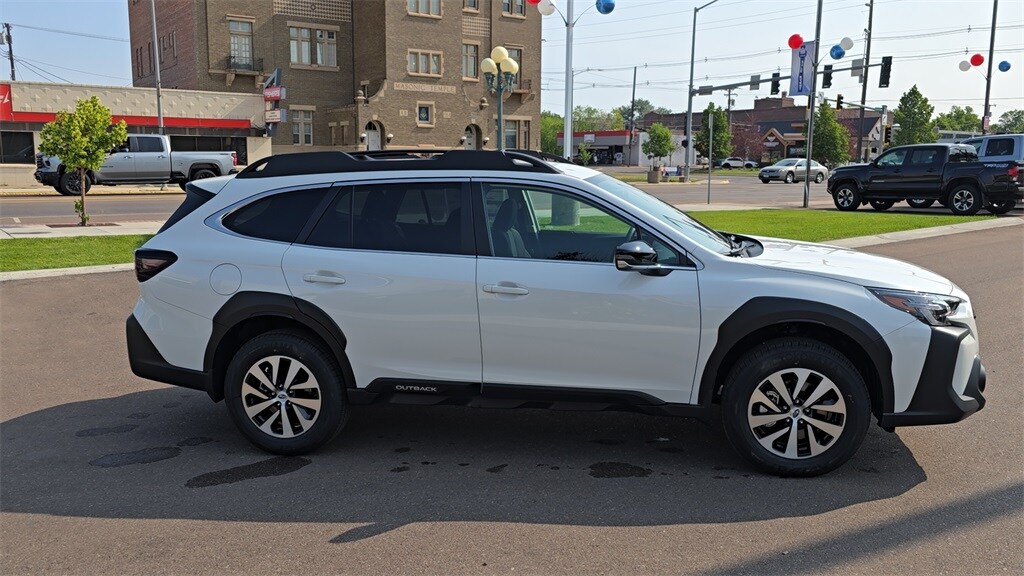 2025 Subaru Outback Premium photo 3