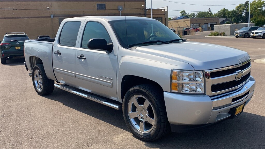2011 Chevrolet Silverado 1500 LT photo 3