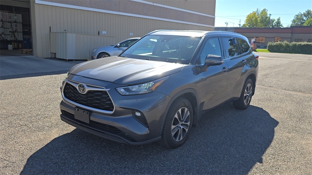 2020 Toyota Highlander XLE photo 2