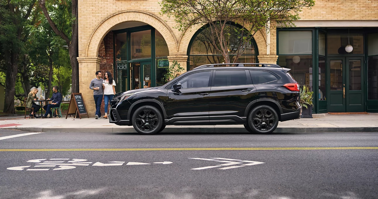 Onyx Edition Touring shown in Crystal Black Silica.png