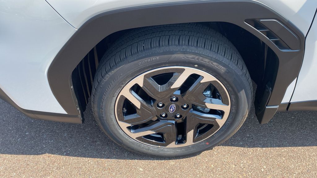 2025 Subaru Forester Limited - Photo 10