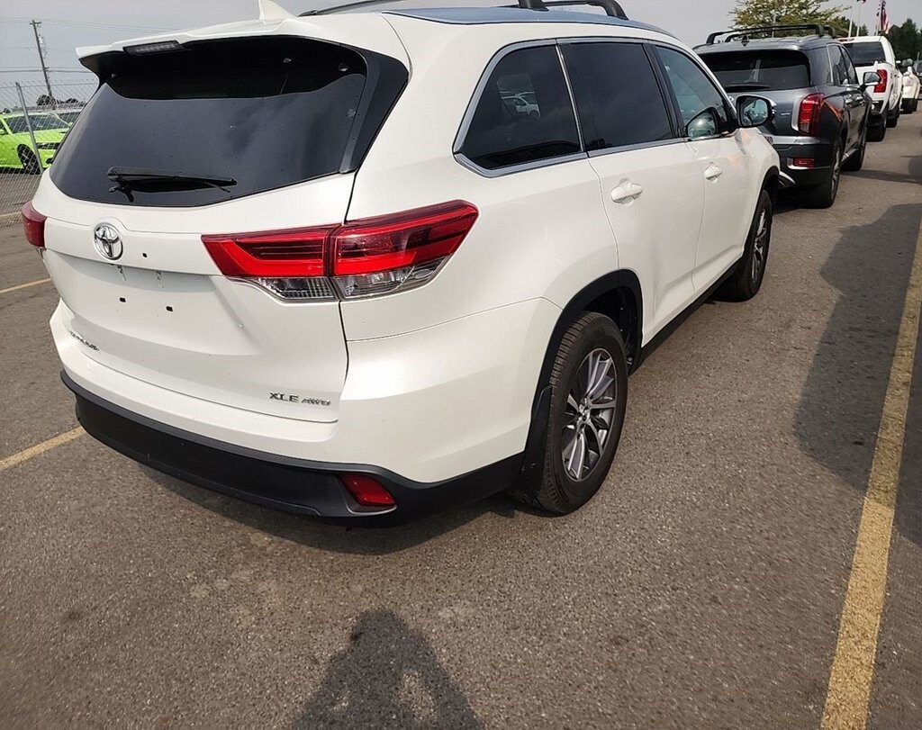 2019 Toyota Highlander XLE photo 3