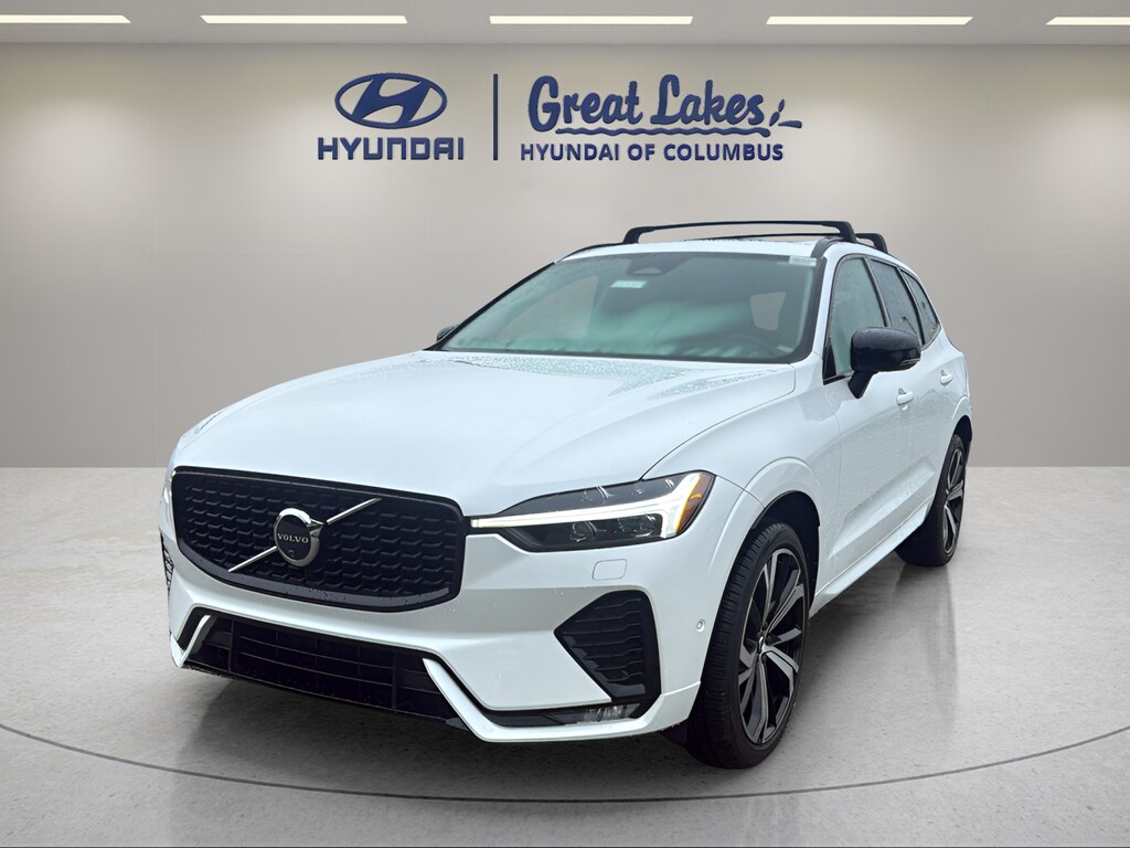 2025 Volvo XC60 B5 Ultra Dark AWD's photo