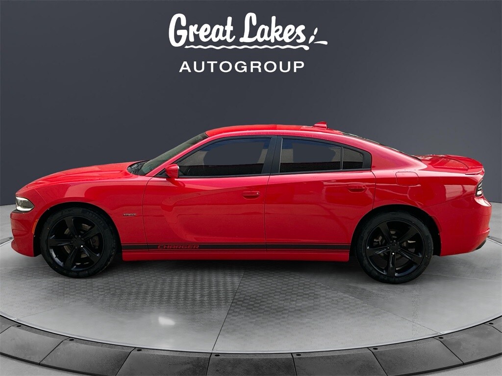 2017 Dodge Charger R/T photo 2