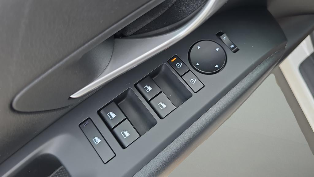 2025 Hyundai Tucson SE - Photo 16