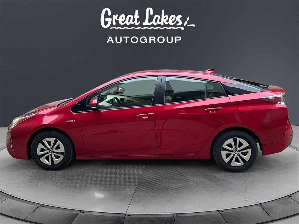 2017 Toyota Prius Four photo 2