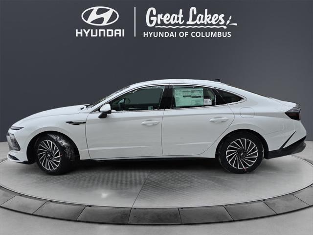 2025 Hyundai Sonata Hybrid SEL photo 2
