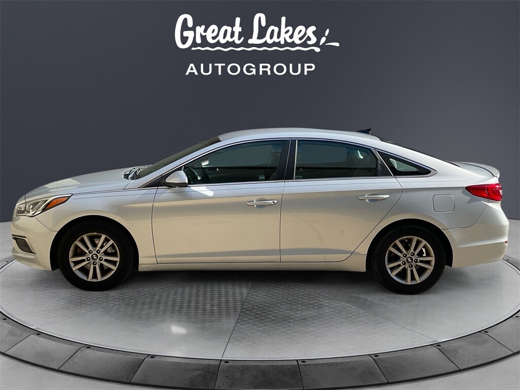 2016 Hyundai Sonata SE photo 2