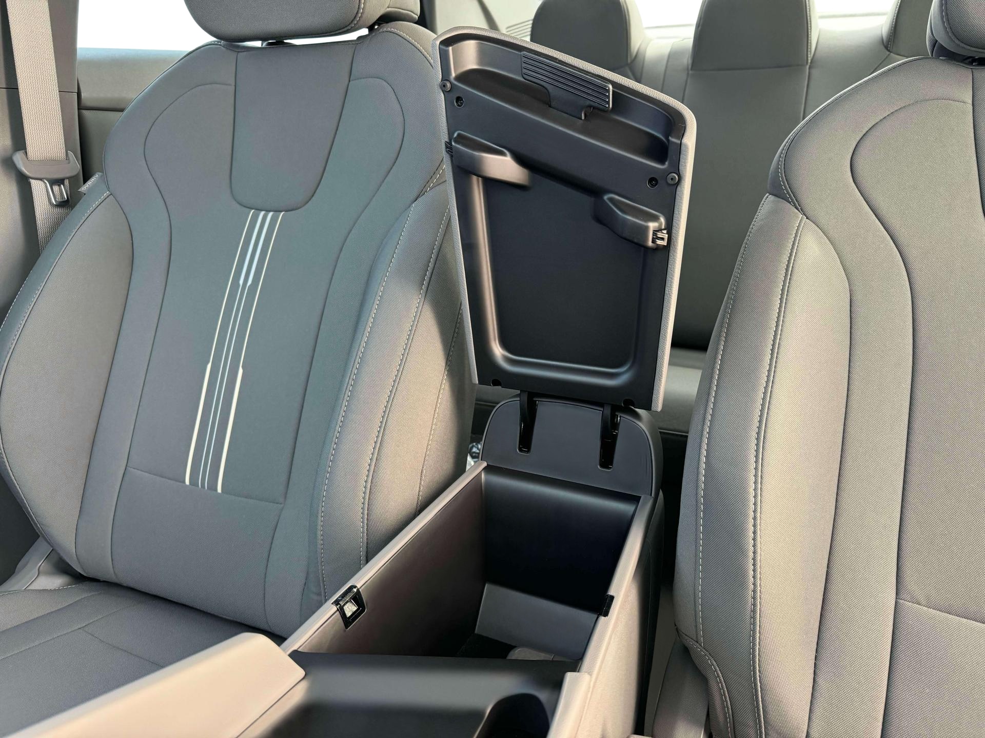 2025 Hyundai Elantra SEL - Photo 18