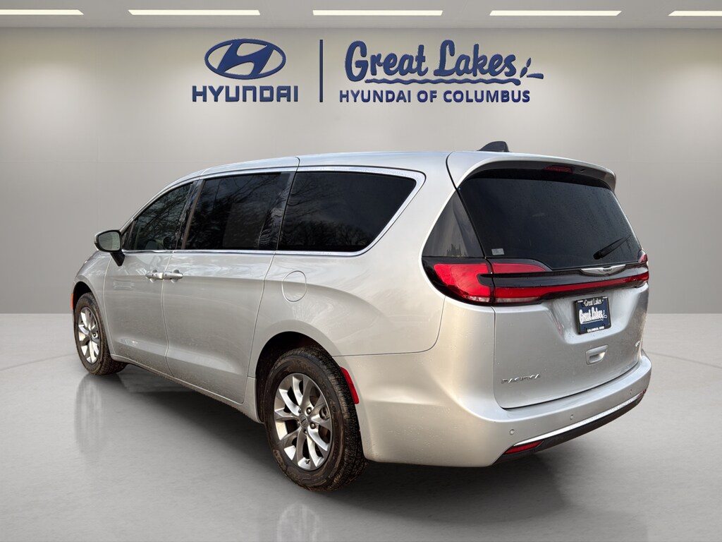 Used 2023 Chrysler Pacifica Touring L Van Passenger Van