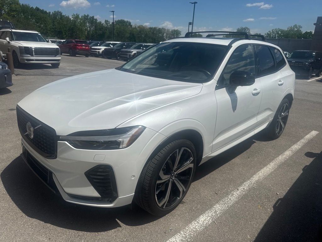 2025 Volvo XC60 B5 Ultra Dark AWD's photo