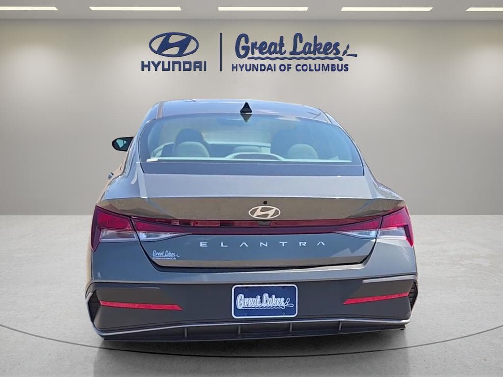New 2026 Hyundai Elantra SE Sedan