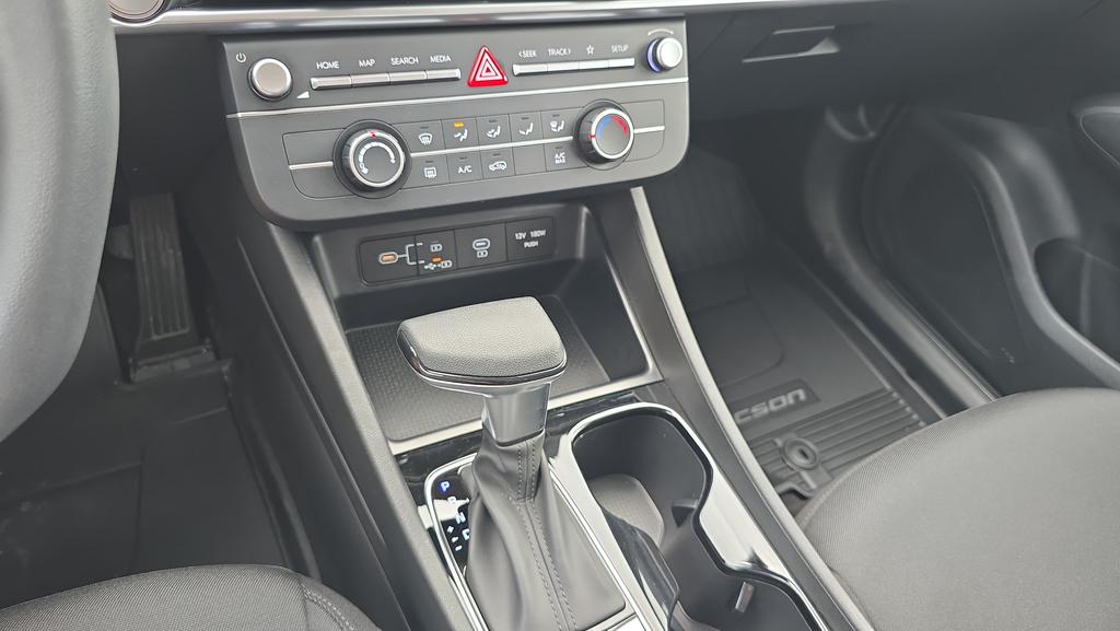 2025 Hyundai Tucson SE - Photo 21